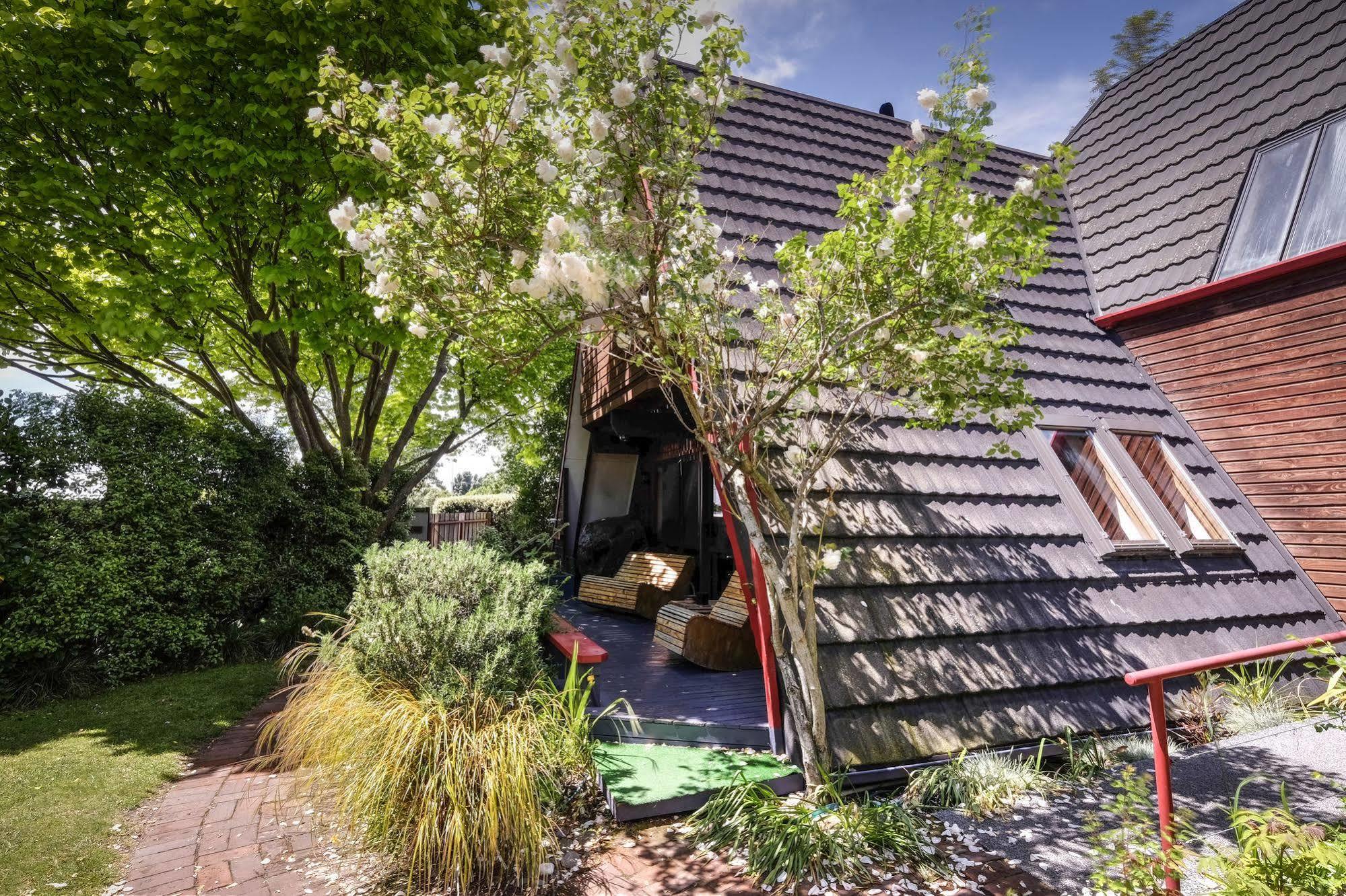 Haka Lodge Christchurch Exterior photo